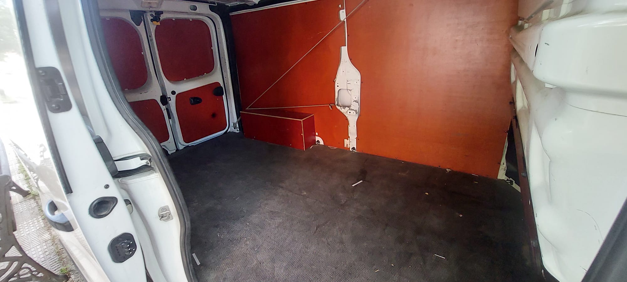 Renault Trafic 2.0 130CV miniatura 8